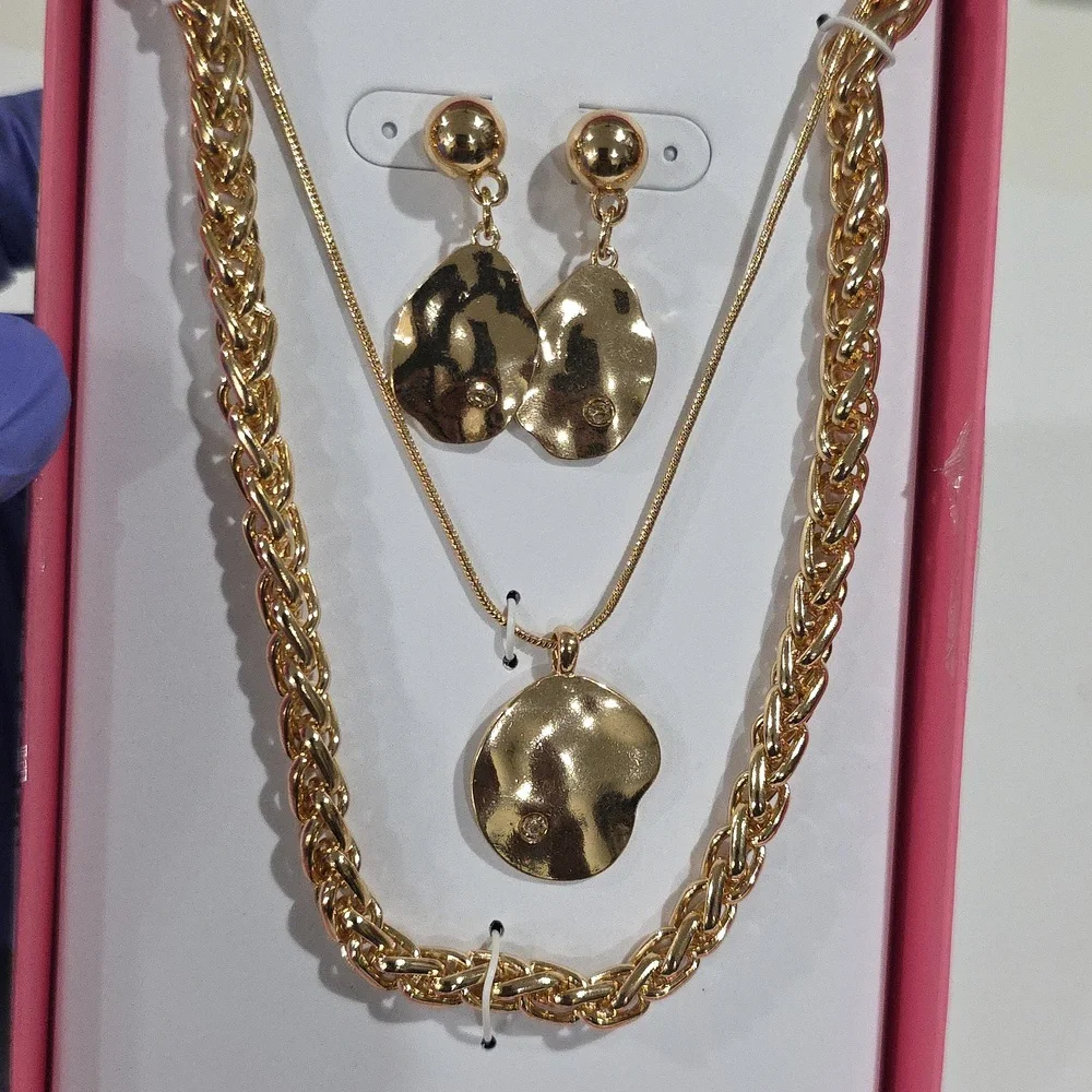 Laundry by Shelli Segal Gold-Tone Necklace & Earrings Set – Elegant Jewelry
